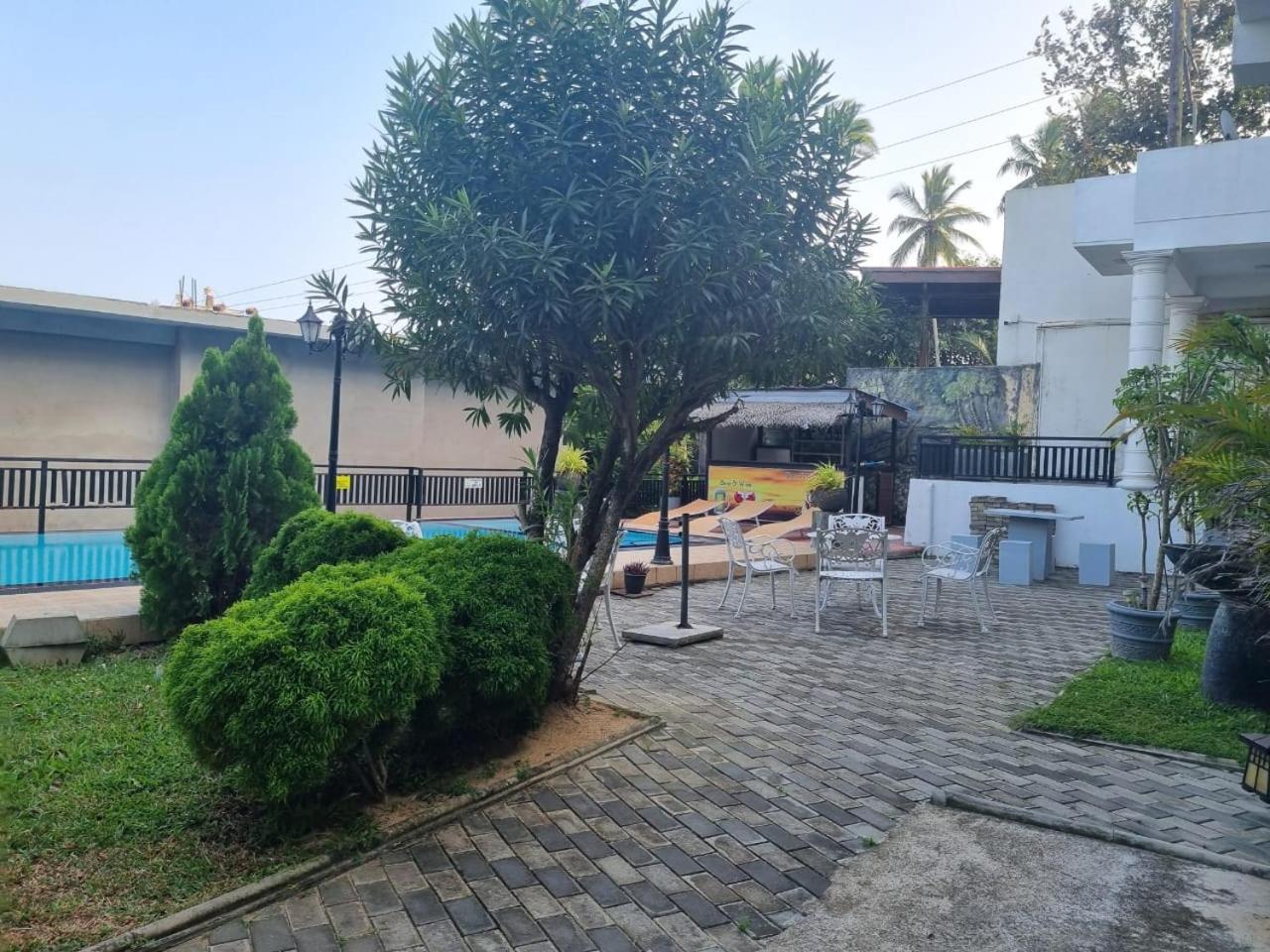Queens Beach Hotel Tangalle Exterior foto